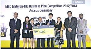 UCSI University students Chew Pei Xin (second from left), Jasmine Lum (third from let), Lim Wai Hing (fifth from left), and Faculty of Business & Information Science lecturer Ms. Eva Lim (sixth from left) posing for a group photo after bagging the first runner-up prize.