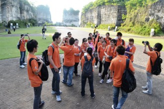 Studying tourism is not boring as students will have hands-on experience in organising tours and going on an actual tour just like the Reliance College students in the picture. Reliance College is one of Malaysia's top tourism colleges with a wide network of its own Reliance Travel Agencies where graduates are able to find jobs easily with a good starting salary.