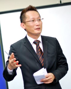 Lonnie Sik, Founder of EduSpiral Consultant Services, has more than 20 years of experience in counseling students and helping them to choose the right course and university